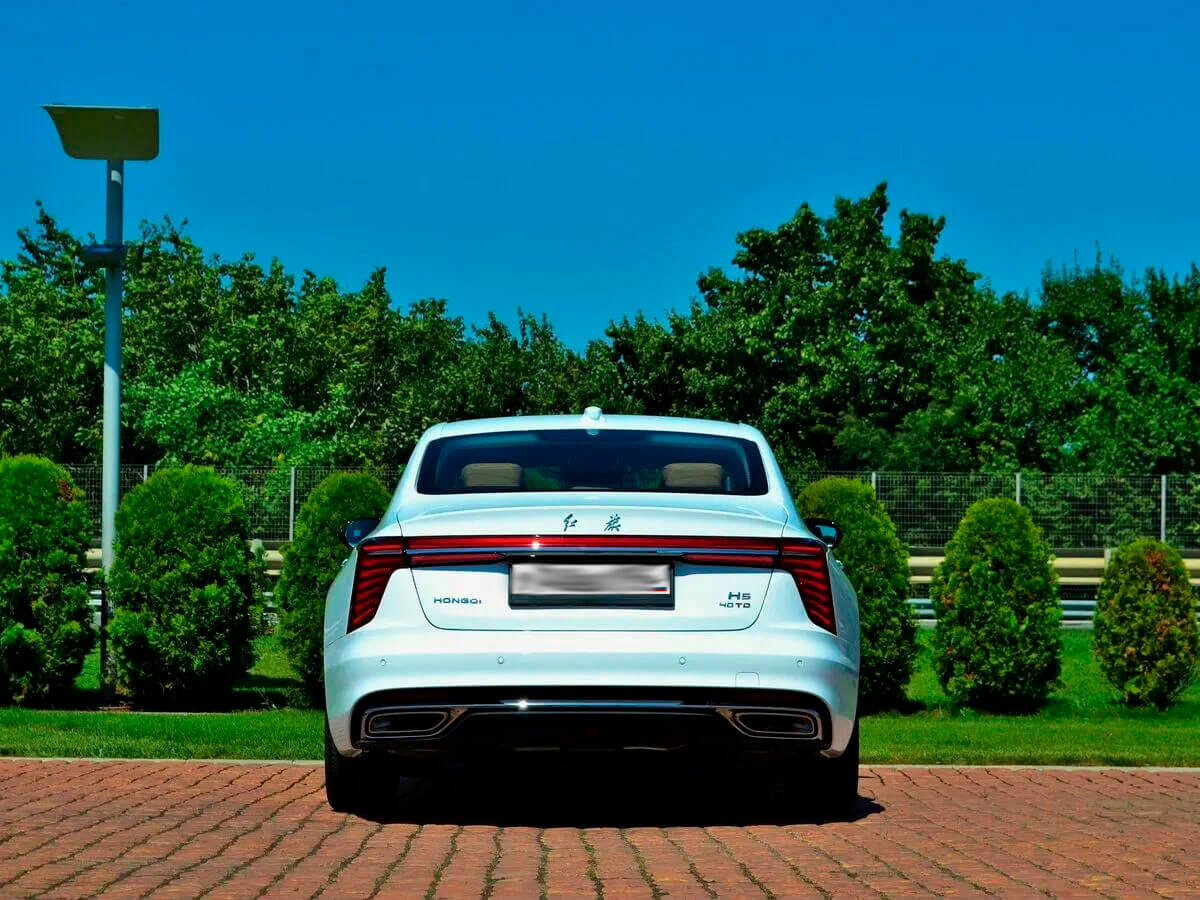 Арендовать Hongqi H5 Арендовать Hongqi H5